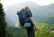 L’illusion du sac bien serré : L’erreur invisible de portage qui vous coupe le souffle en montée
